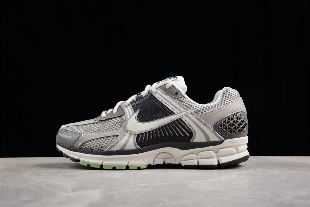 Nike Zoom Vomero 5 – 'Light Orewood Grey/Mint Retro Runner'