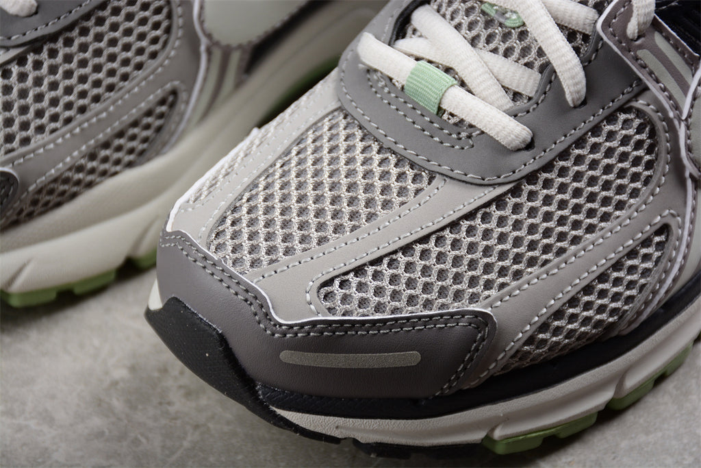 Nike Zoom Vomero 5 – 'Light Orewood Grey/Mint Retro Runner'