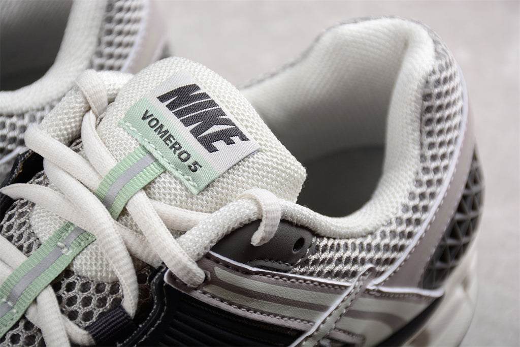 Nike Zoom Vomero 5 – 'Light Orewood Grey/Mint Retro Runner'