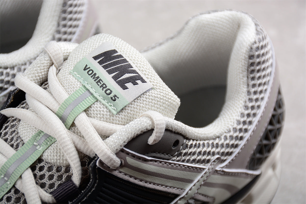 Nike Zoom Vomero 5 – 'Light Orewood Grey/Mint Retro Runner'