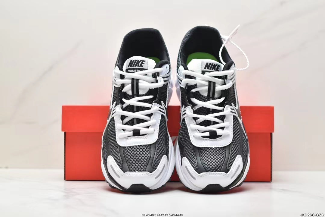 Nike Zoom Vomero 5 – 'Black/White Retro Performance Runner'