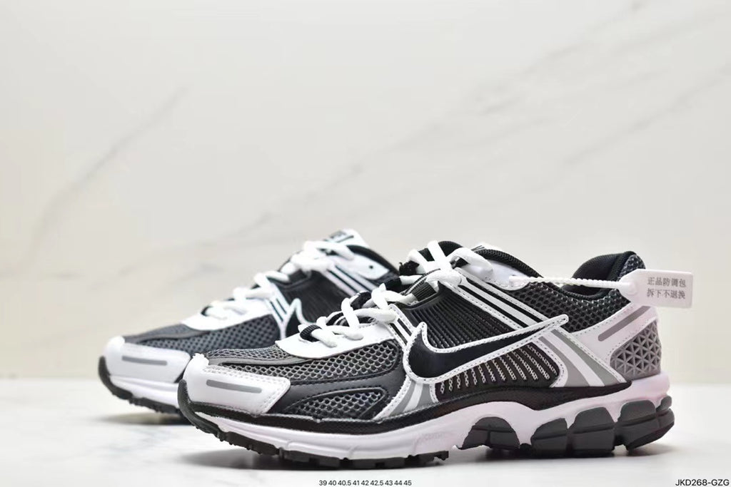 Nike Zoom Vomero 5 – 'Black/White Retro Performance Runner'