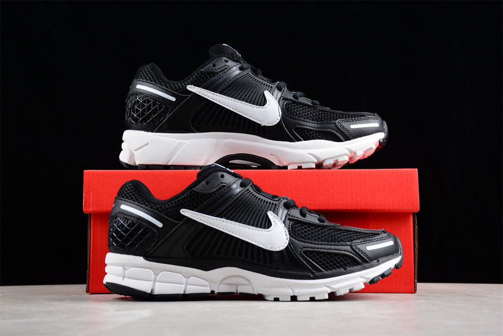 Nike Zoom Vomero 5 – Black/White