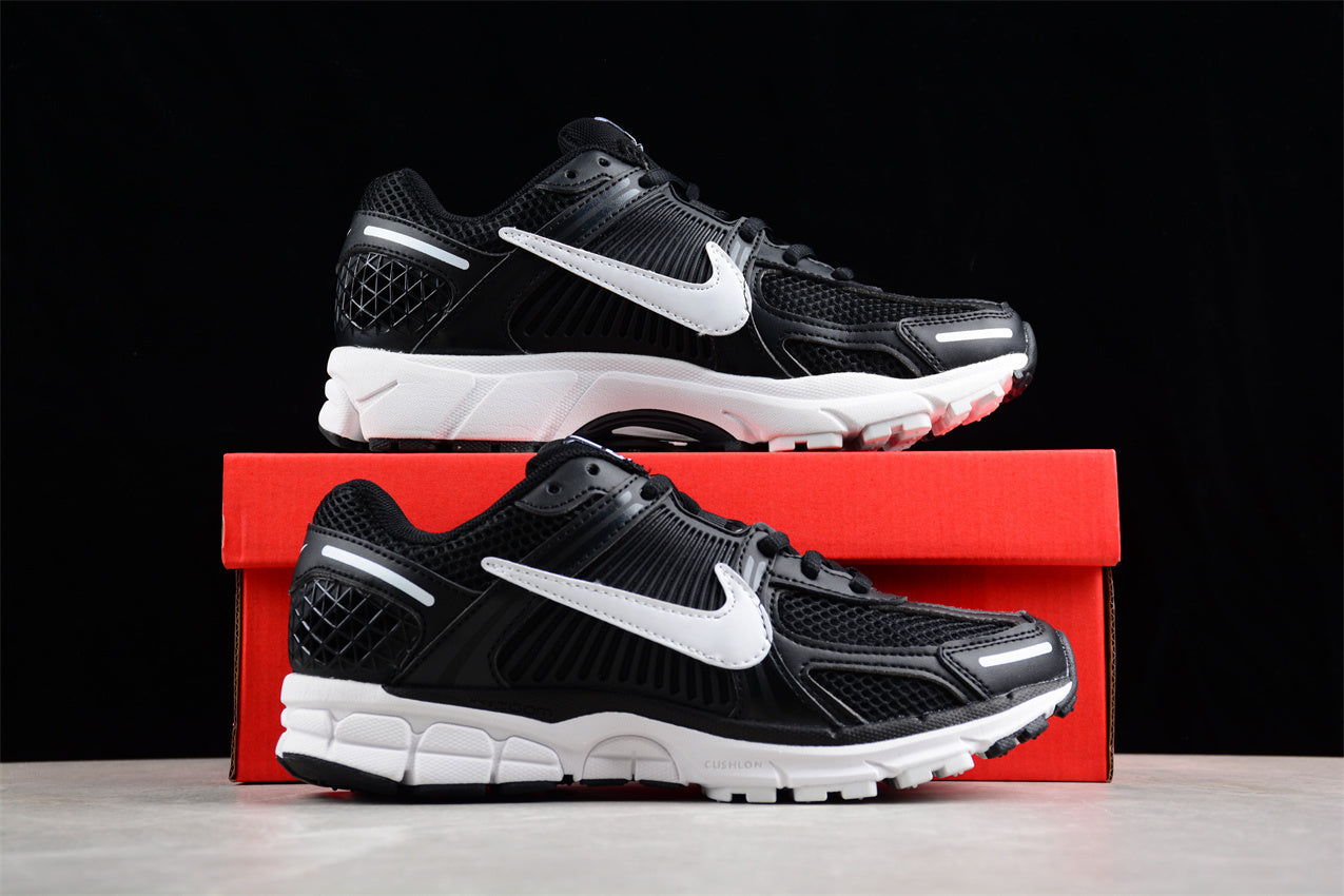 Nike Zoom Vomero 5 – Black/White