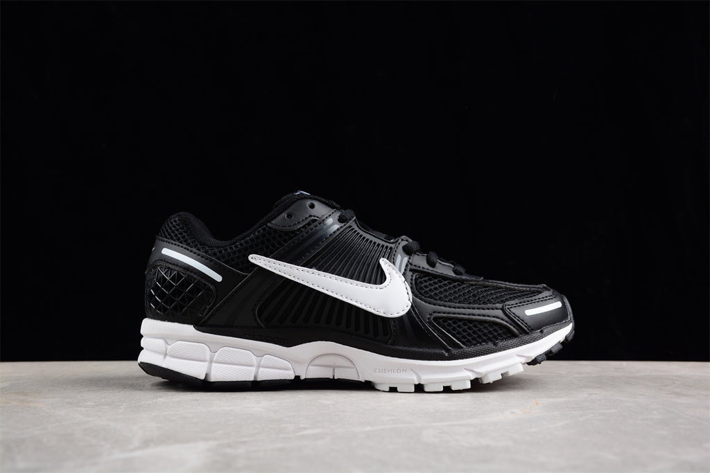 Nike Zoom Vomero 5 – Black/White