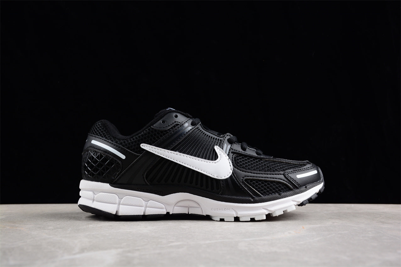 Nike Zoom Vomero 5 – Black/White