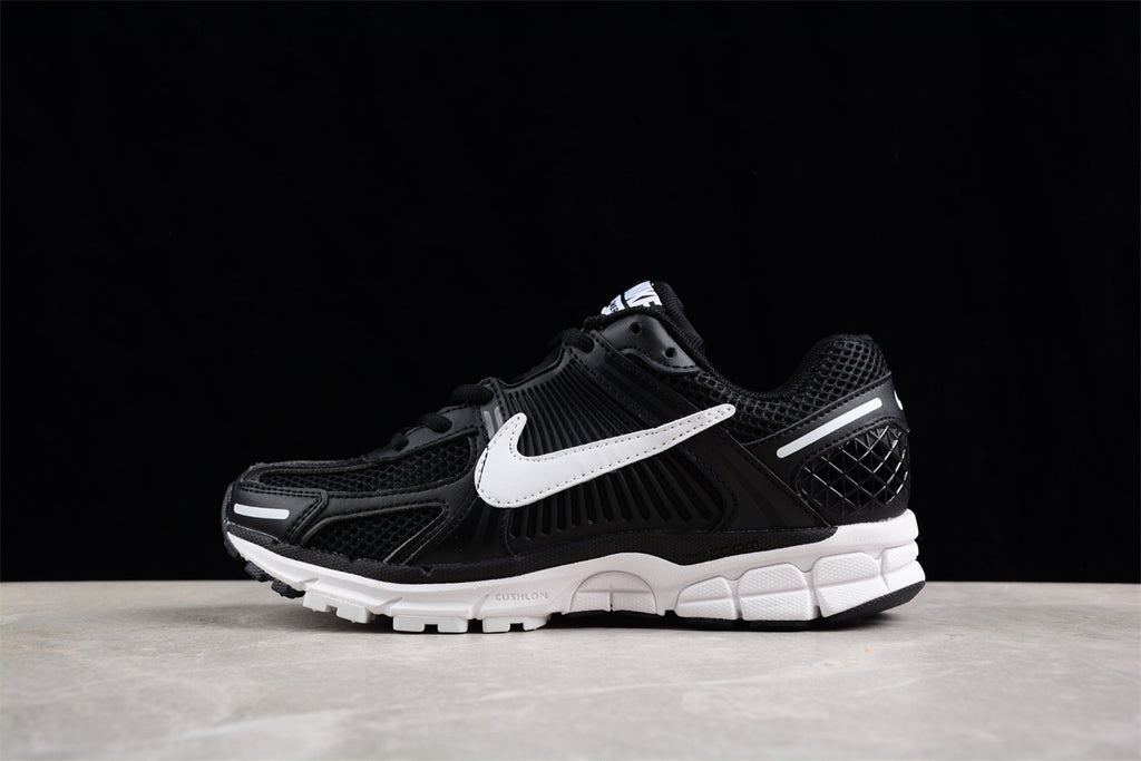 Nike Zoom Vomero 5 – Black/White