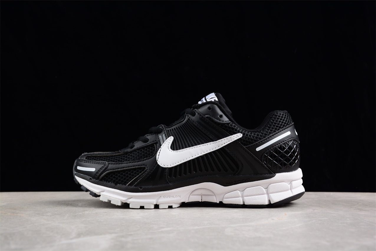 Nike Zoom Vomero 5 – Black/White