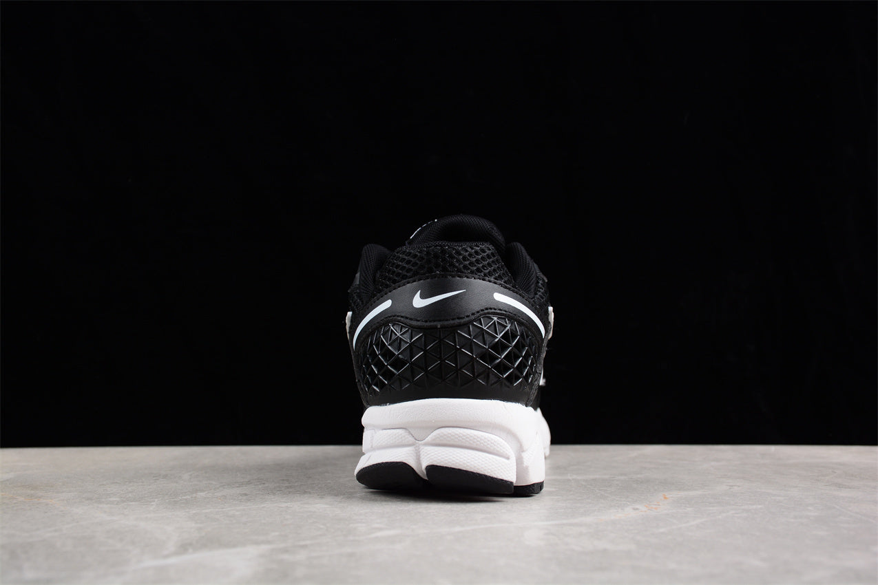 Nike Zoom Vomero 5 – Black/White
