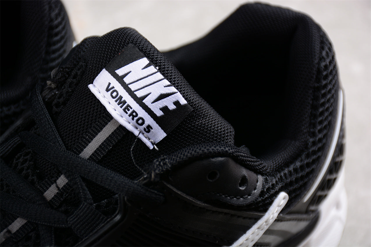 Nike Zoom Vomero 5 – Black/White
