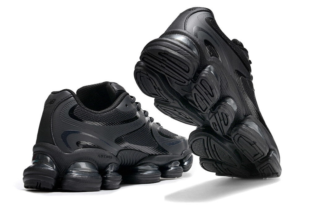 New Balance 2000 – Triple Black Cushion-Pod Runner