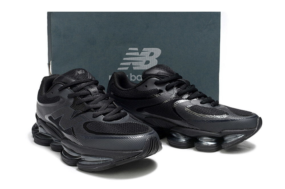 New Balance 2000 – Triple Black Cushion-Pod Runner