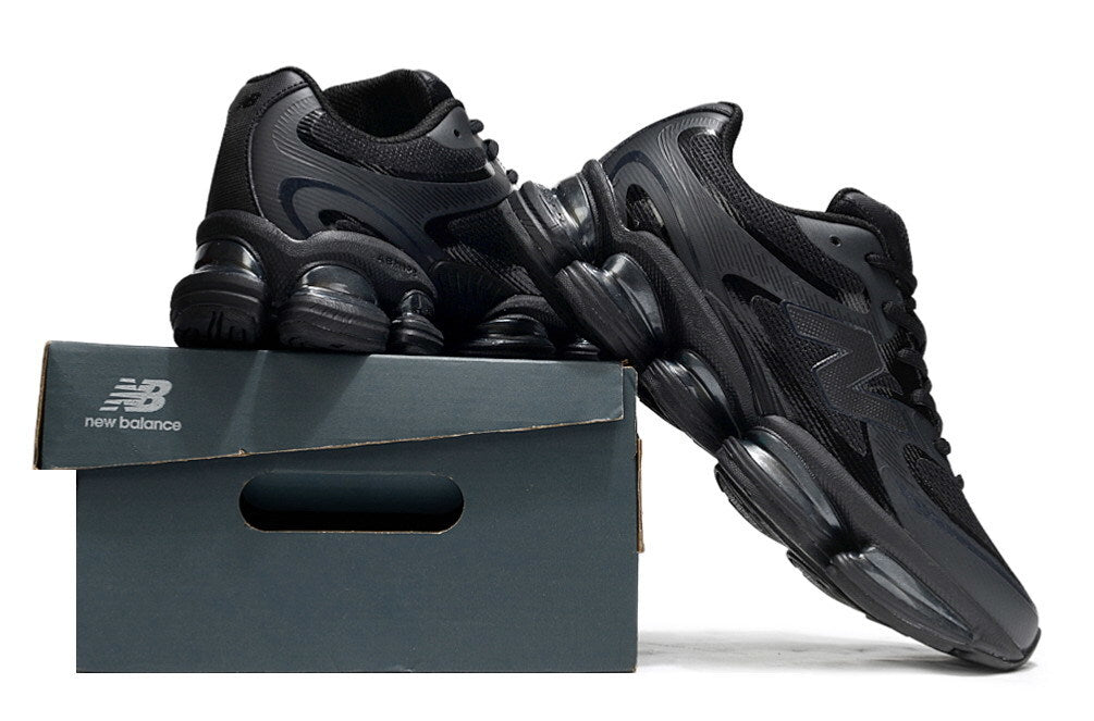 New Balance 2000 – Triple Black Cushion-Pod Runner