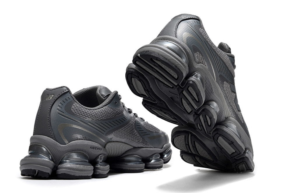 New Balance 2000 – Graphite Grey Cushion-Pod Runner