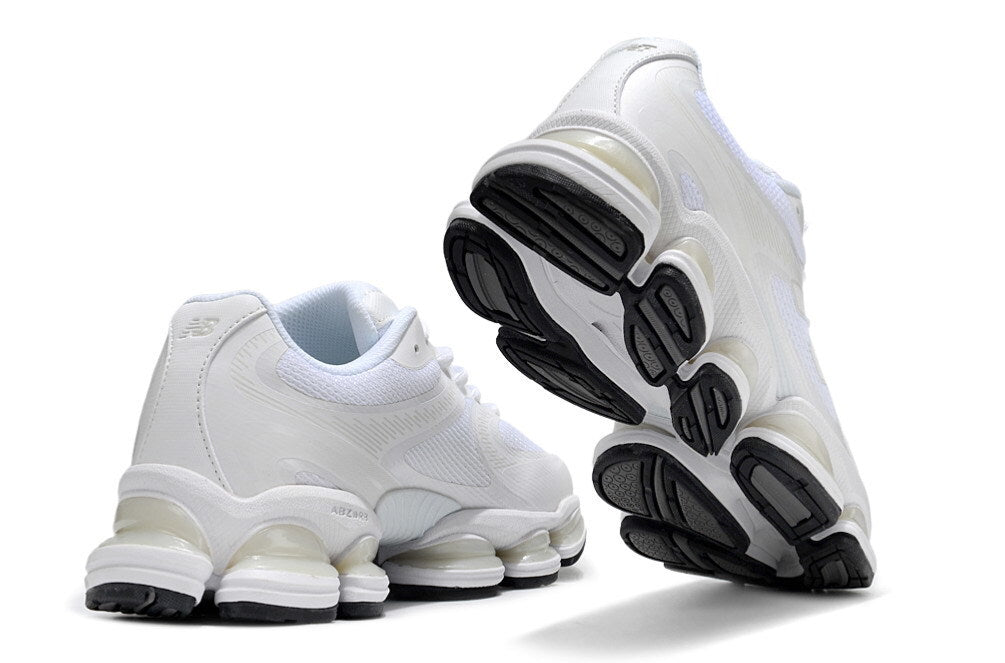 New Balance 2000 – Triple White Cushion-Pod Runner