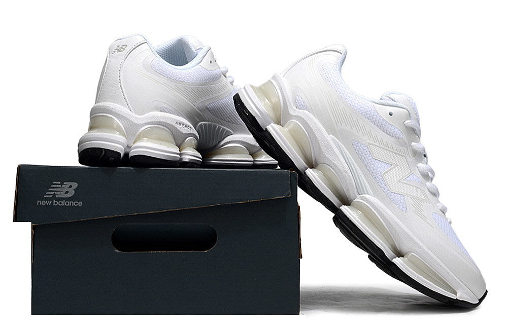 New Balance 2000 – Triple White Cushion-Pod Runner